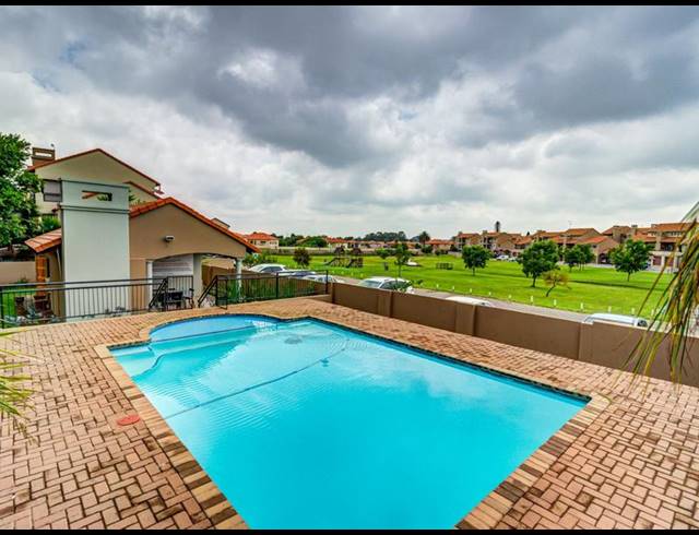 1 BEDROOM APARTMENT FOR SALE IN GLEN MARAIS